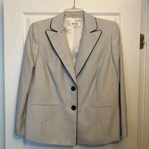 Jones Studio Black/Gray/Cream Pinstripe Blazer with Black Accents.